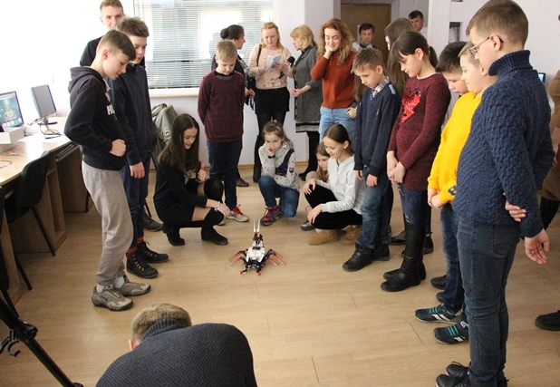 Знайомство з роботом «Скорпіон»